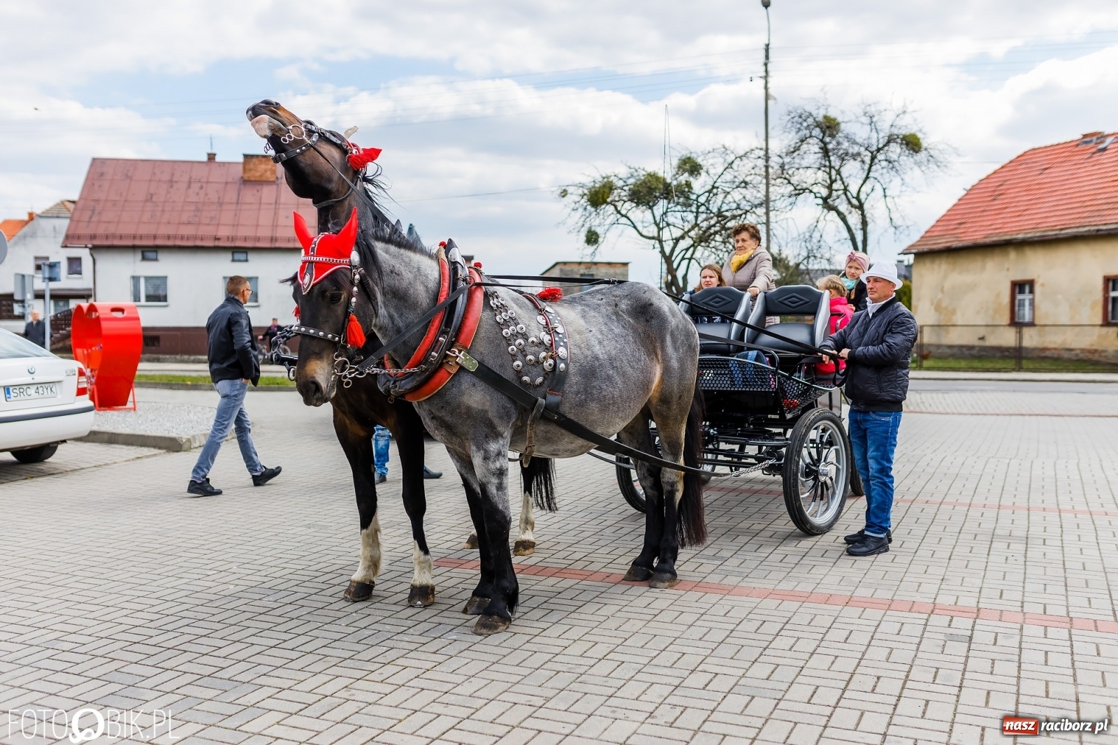 Zdjęcie w galerii na portalu naszraciborz.pl: Wielkanocna procesja konna w parafii Zawada Książęca [FOTO i WIDEO] wiadomości z regionu