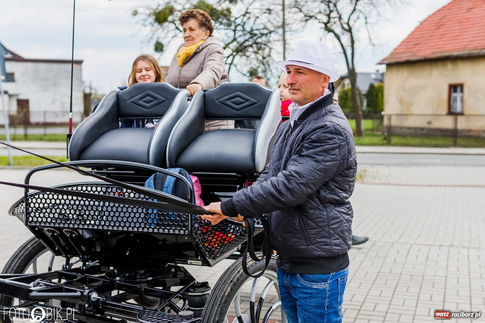 Zdjęcie w galerii na portalu naszraciborz.pl: Wielkanocna procesja konna w parafii Zawada Książęca [FOTO i WIDEO] wiadomości z regionu