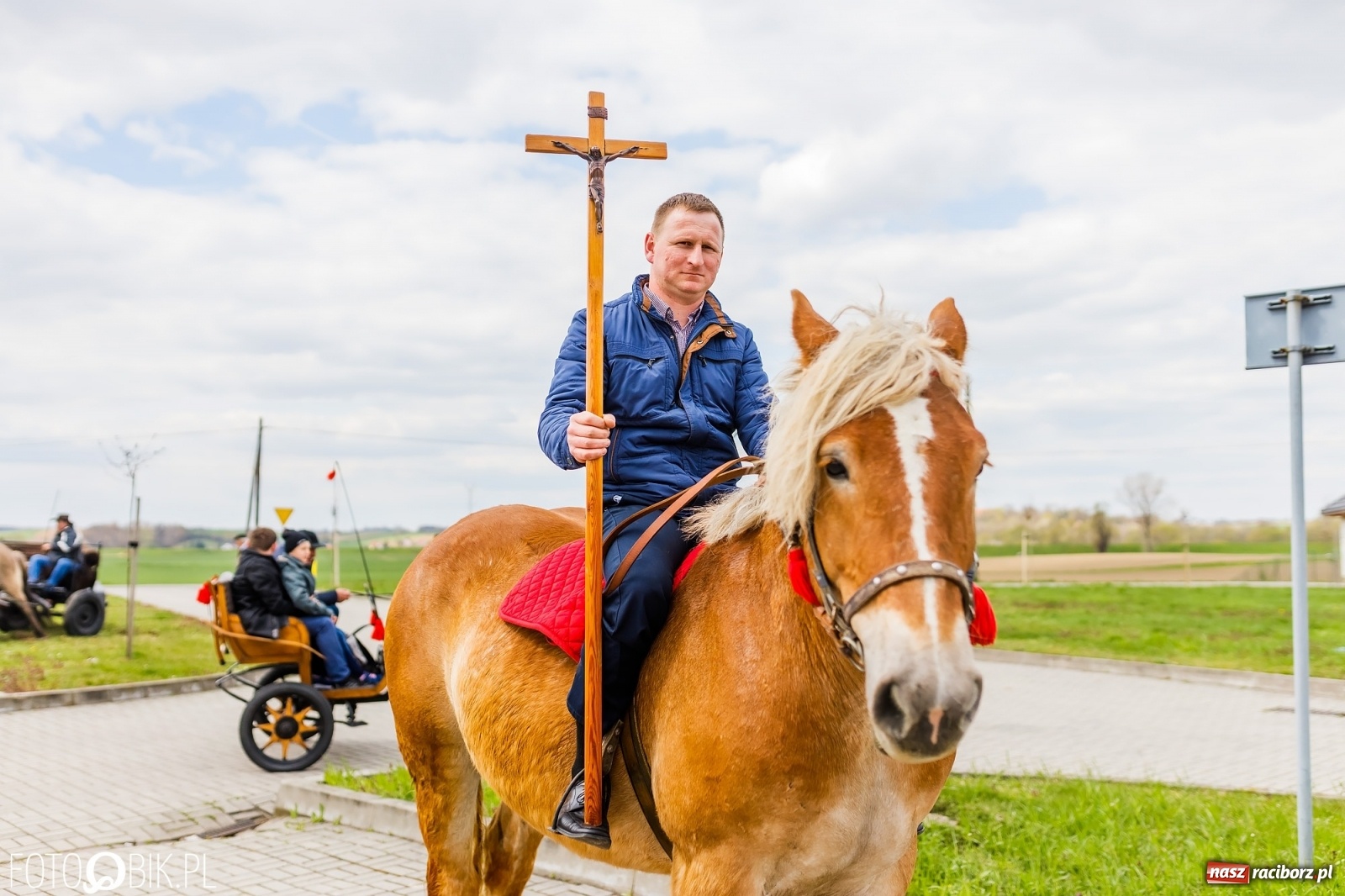 Zdjęcie w galerii na portalu naszraciborz.pl: Wielkanocna procesja konna w parafii Zawada Książęca [FOTO i WIDEO] wiadomości z regionu