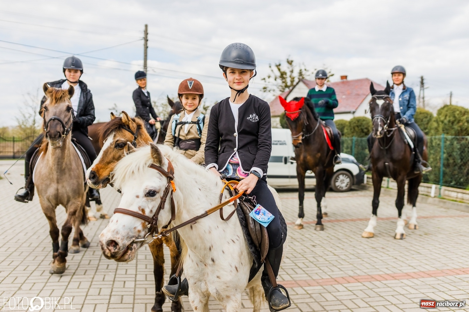 Zdjęcie w galerii na portalu naszraciborz.pl: Wielkanocna procesja konna w parafii Zawada Książęca [FOTO i WIDEO] wiadomości z regionu