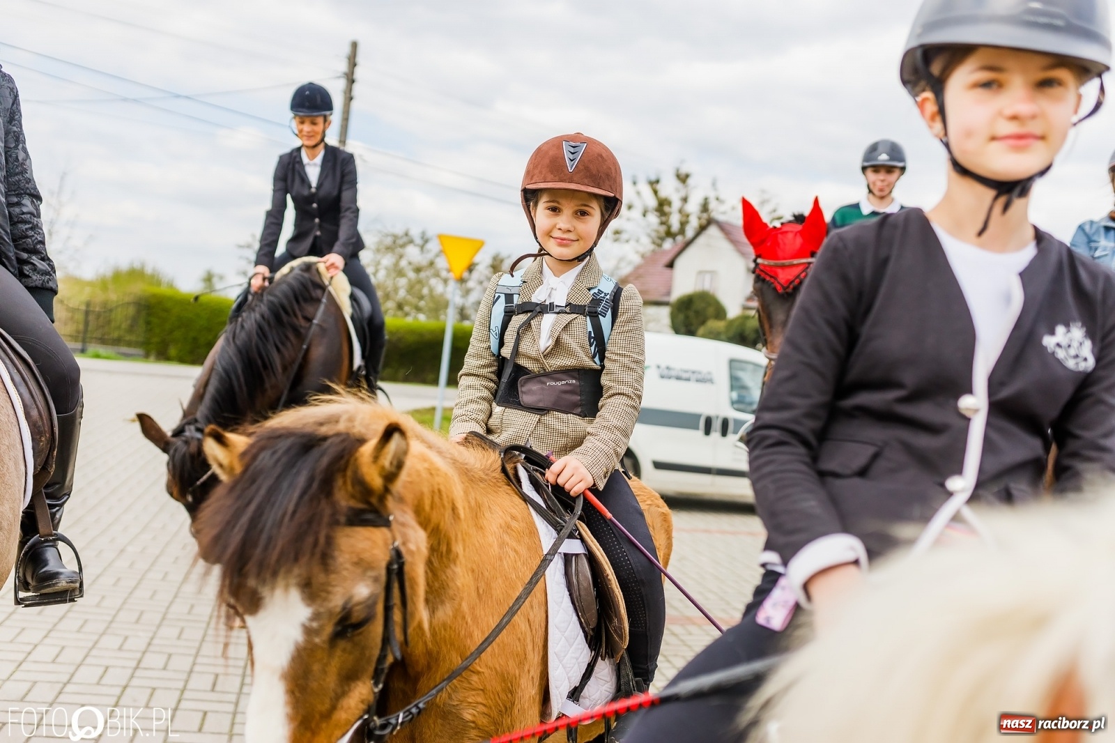 Zdjęcie w galerii na portalu naszraciborz.pl: Wielkanocna procesja konna w parafii Zawada Książęca [FOTO i WIDEO] wiadomości z regionu
