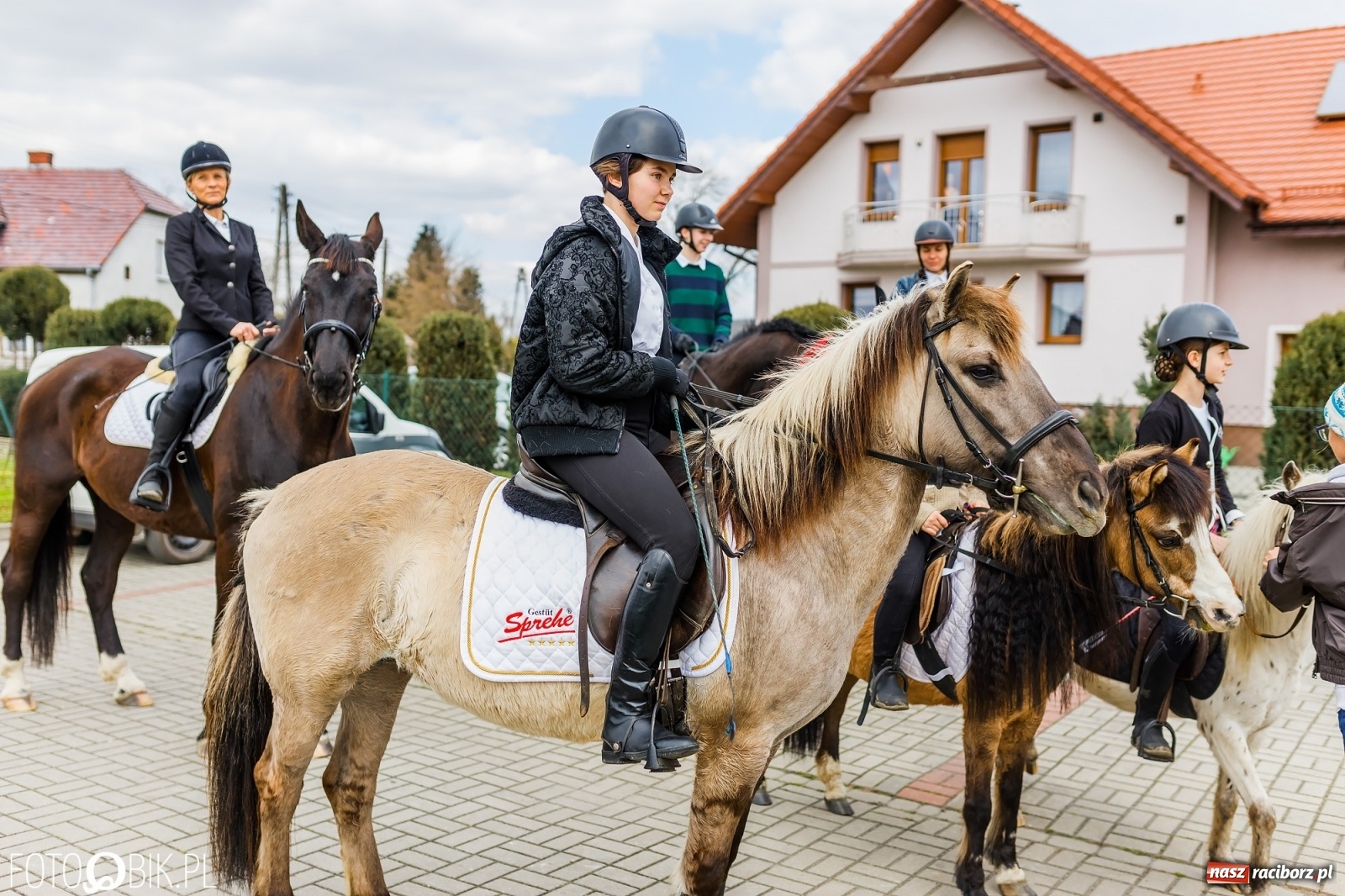 Zdjęcie w galerii na portalu naszraciborz.pl: Wielkanocna procesja konna w parafii Zawada Książęca [FOTO i WIDEO] wiadomości z regionu