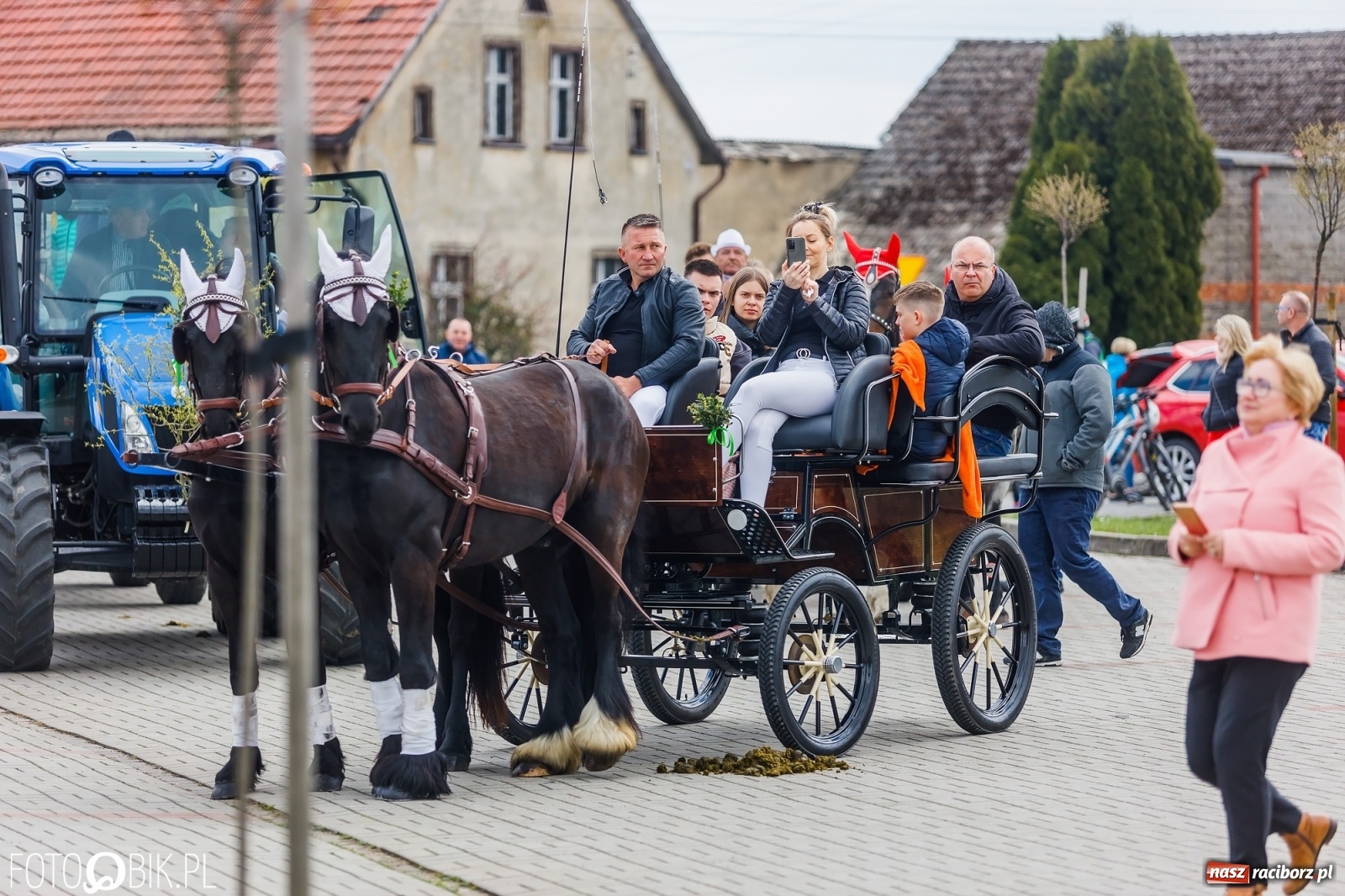 Zdjęcie w galerii na portalu naszraciborz.pl: Wielkanocna procesja konna w parafii Zawada Książęca [FOTO i WIDEO] wiadomości z regionu