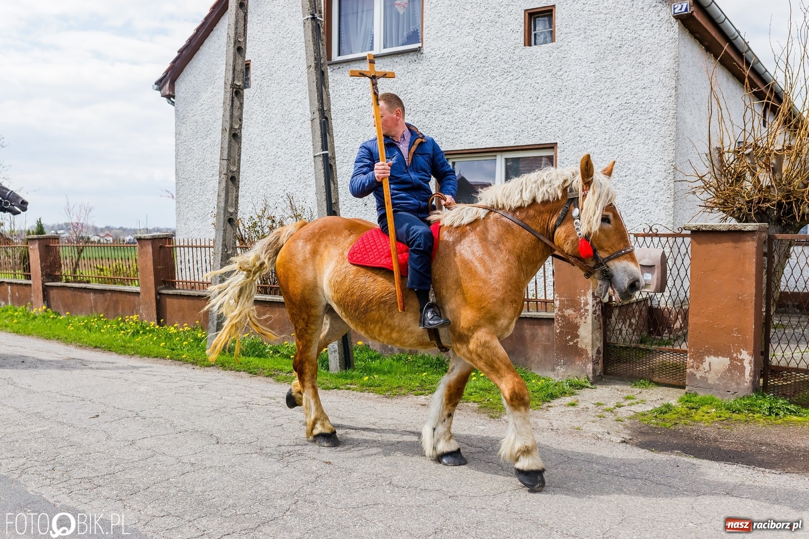 Zdjęcie w galerii na portalu naszraciborz.pl: Wielkanocna procesja konna w parafii Zawada Książęca [FOTO i WIDEO] wiadomości z regionu