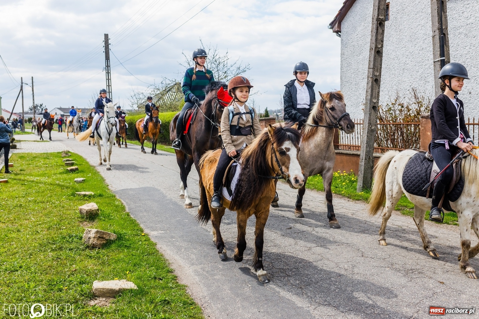 Zdjęcie w galerii na portalu naszraciborz.pl: Wielkanocna procesja konna w parafii Zawada Książęca [FOTO i WIDEO] wiadomości z regionu
