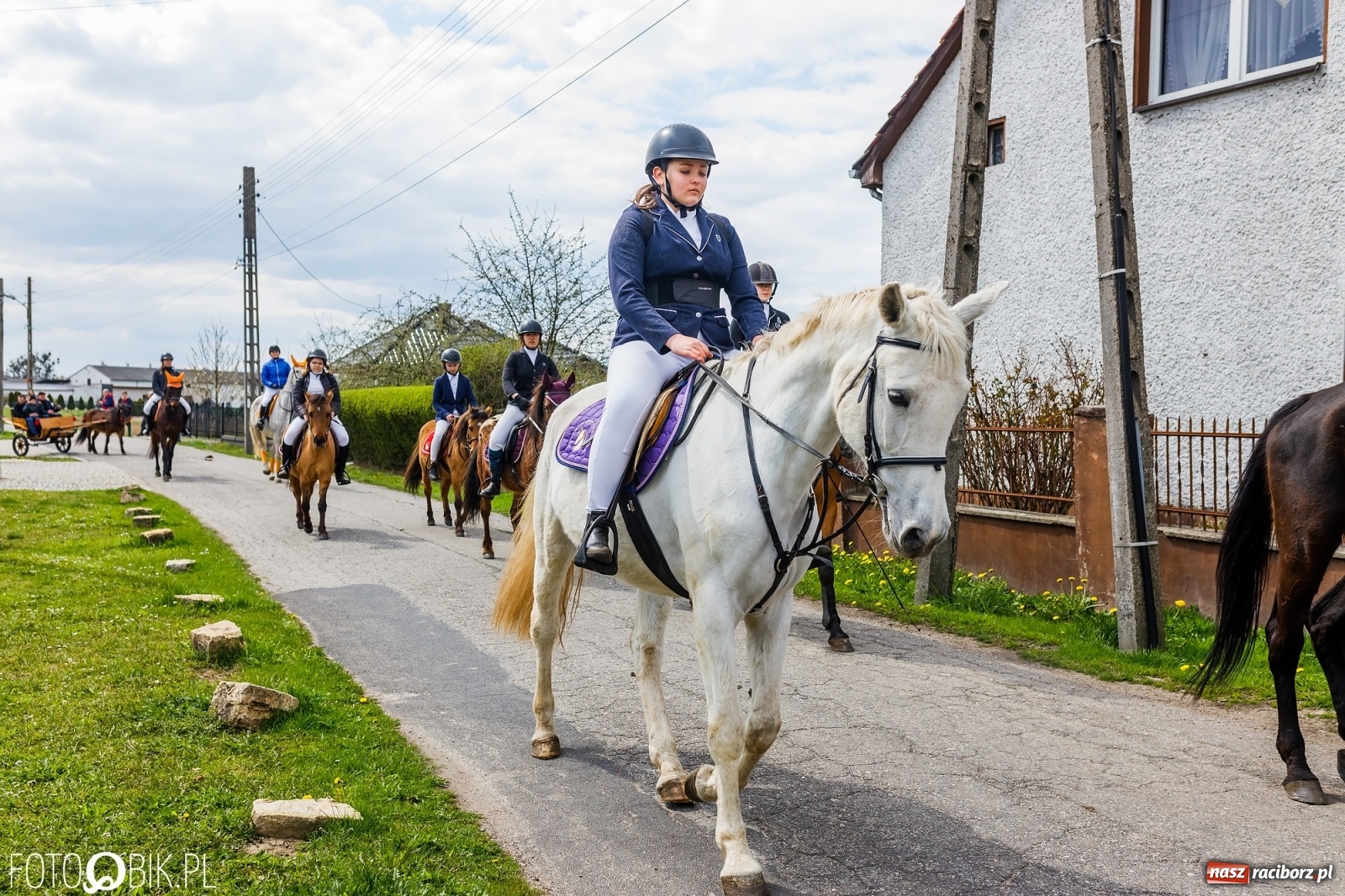 Zdjęcie w galerii na portalu naszraciborz.pl: Wielkanocna procesja konna w parafii Zawada Książęca [FOTO i WIDEO] wiadomości z regionu