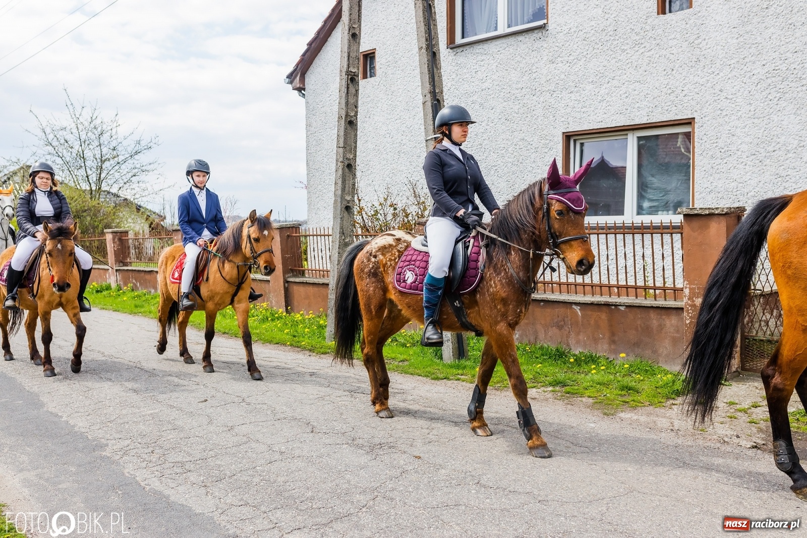 Zdjęcie w galerii na portalu naszraciborz.pl: Wielkanocna procesja konna w parafii Zawada Książęca [FOTO i WIDEO] wiadomości z regionu