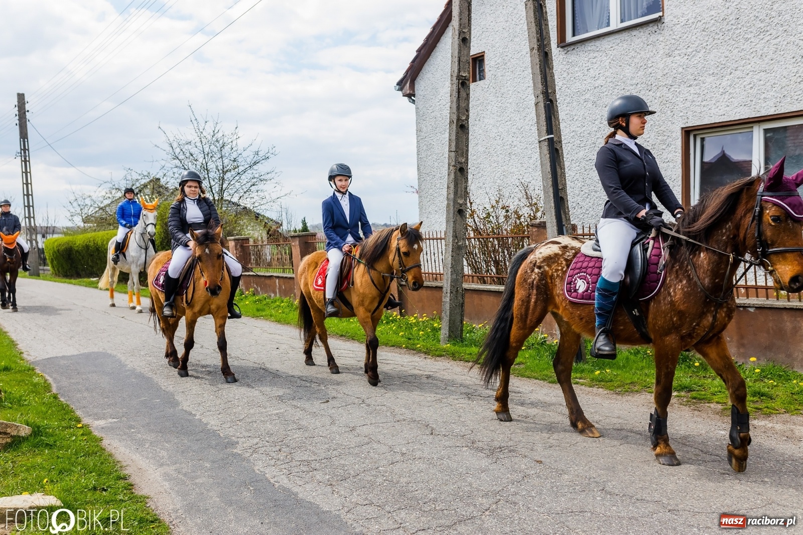 Zdjęcie w galerii na portalu naszraciborz.pl: Wielkanocna procesja konna w parafii Zawada Książęca [FOTO i WIDEO] wiadomości z regionu