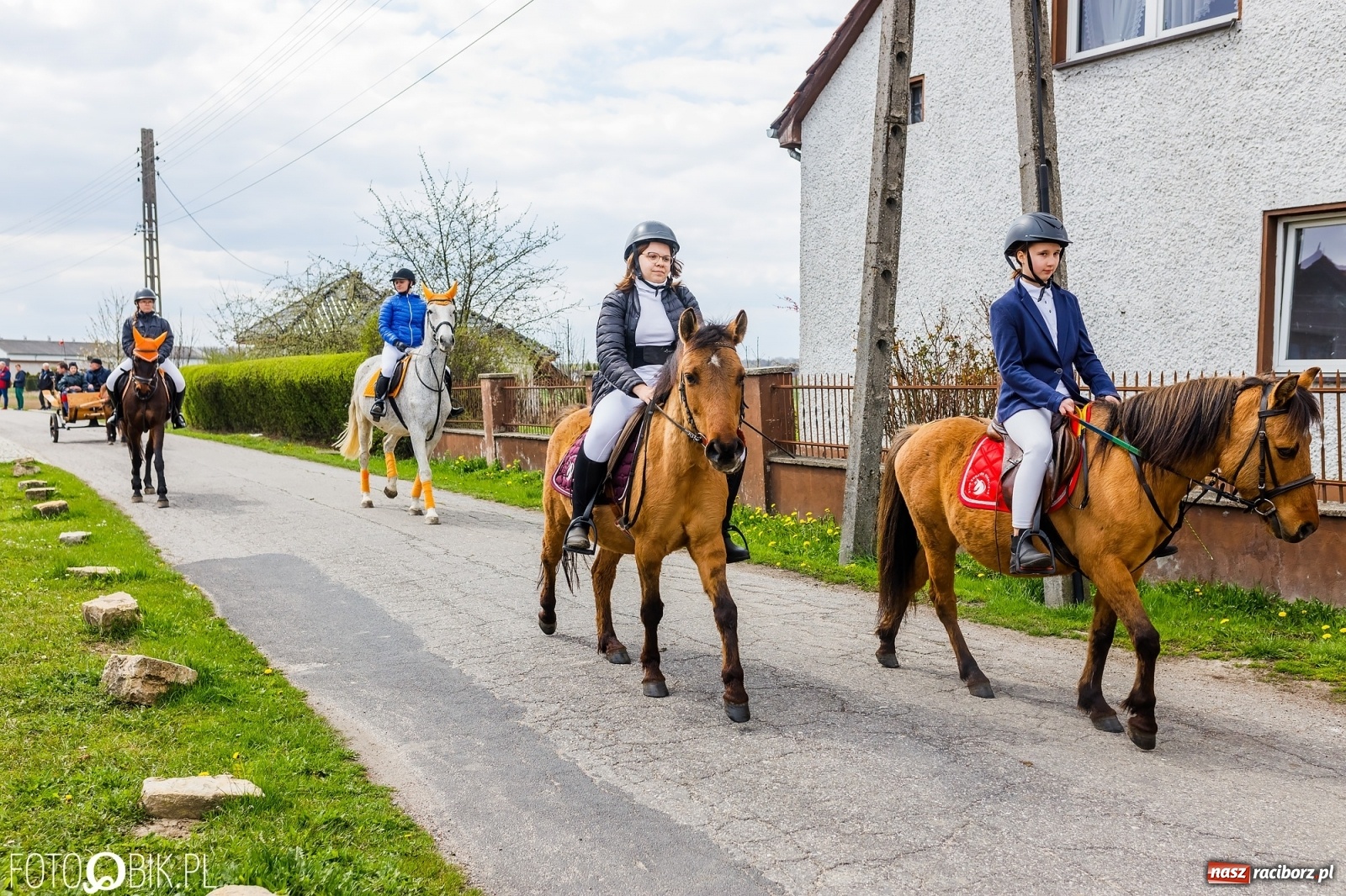 Zdjęcie w galerii na portalu naszraciborz.pl: Wielkanocna procesja konna w parafii Zawada Książęca [FOTO i WIDEO] wiadomości z regionu
