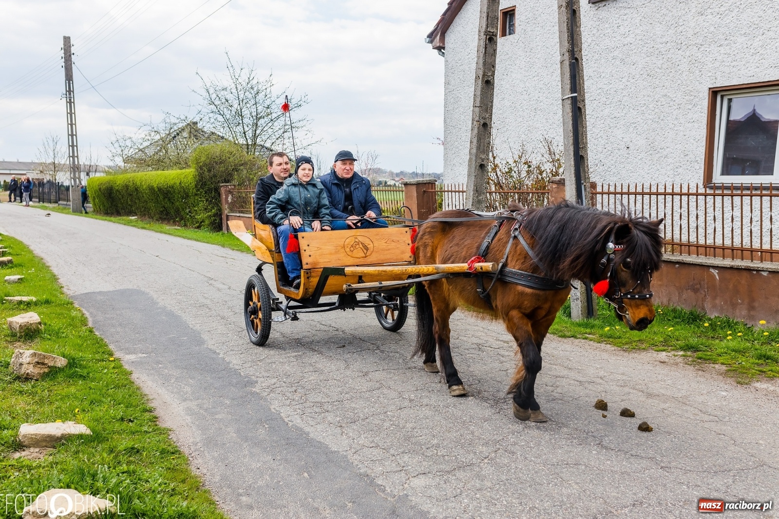 Zdjęcie w galerii na portalu naszraciborz.pl: Wielkanocna procesja konna w parafii Zawada Książęca [FOTO i WIDEO] wiadomości z regionu