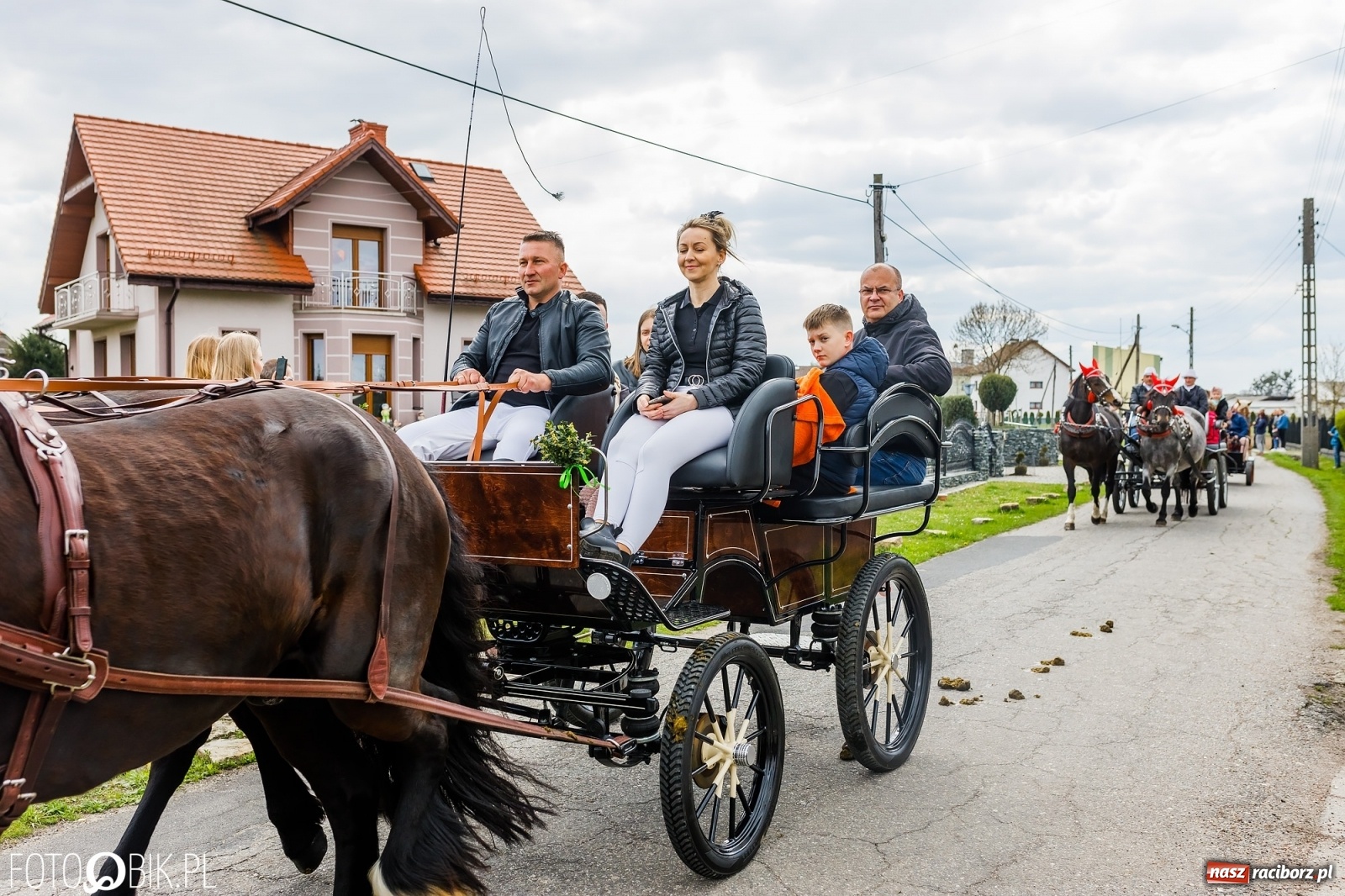 Zdjęcie w galerii na portalu naszraciborz.pl: Wielkanocna procesja konna w parafii Zawada Książęca [FOTO i WIDEO] wiadomości z regionu
