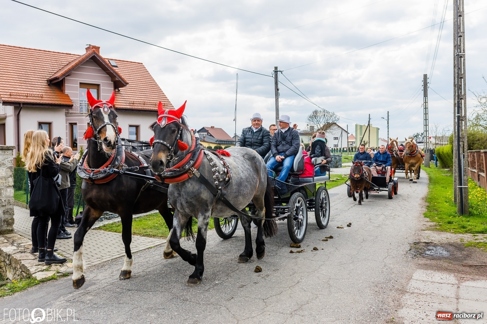 Zdjęcie w galerii na portalu naszraciborz.pl: Wielkanocna procesja konna w parafii Zawada Książęca [FOTO i WIDEO] wiadomości z regionu