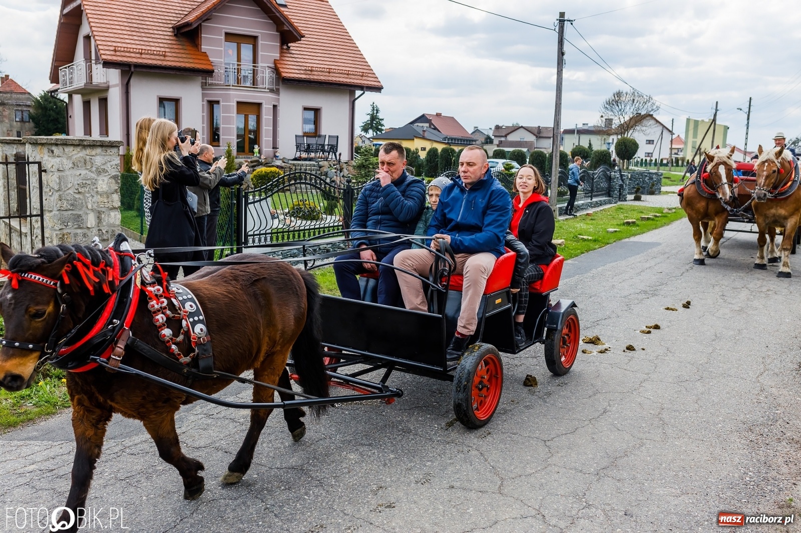 Zdjęcie w galerii na portalu naszraciborz.pl: Wielkanocna procesja konna w parafii Zawada Książęca [FOTO i WIDEO] wiadomości z regionu