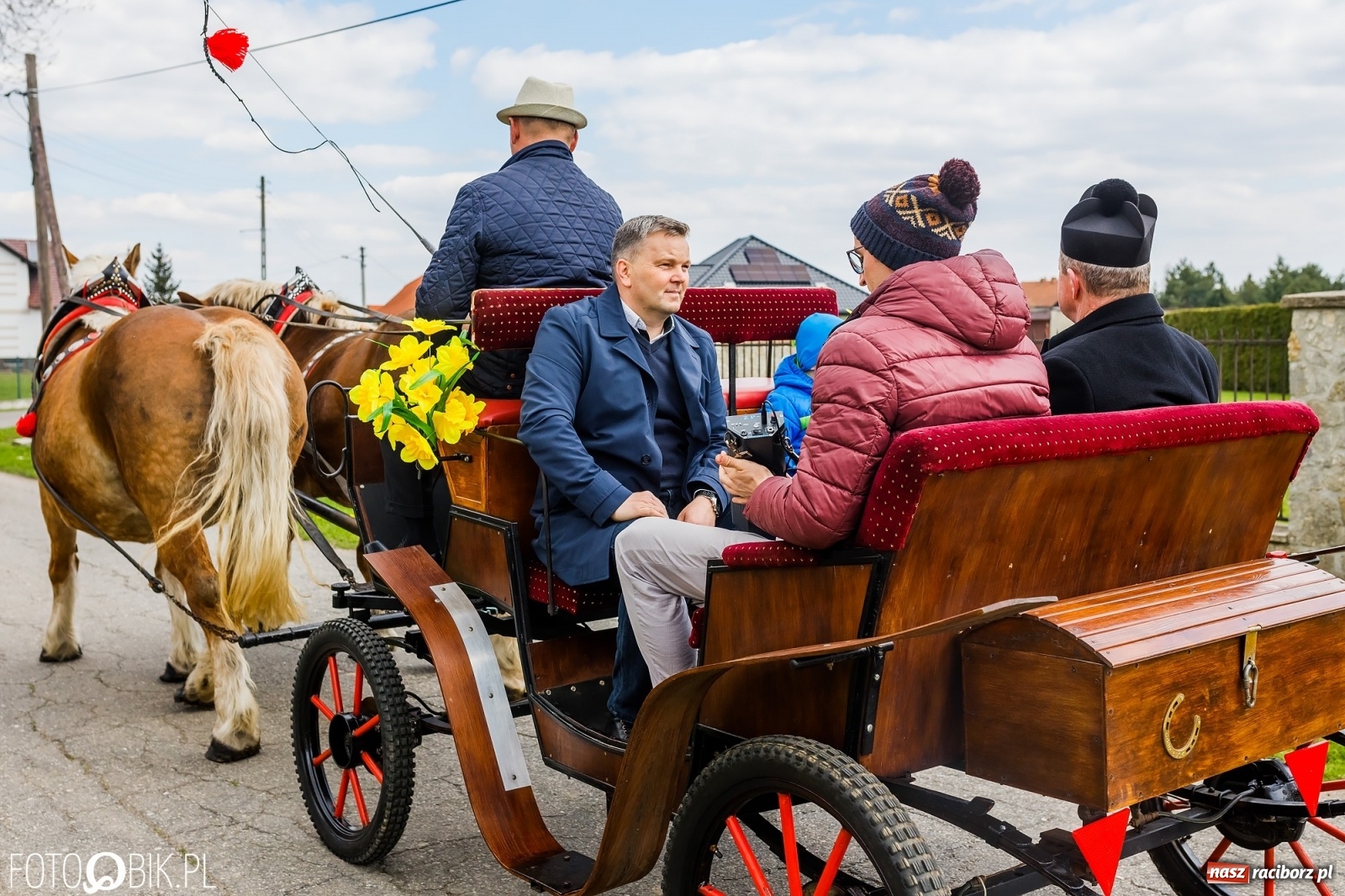 Zdjęcie w galerii na portalu naszraciborz.pl: Wielkanocna procesja konna w parafii Zawada Książęca [FOTO i WIDEO] wiadomości z regionu
