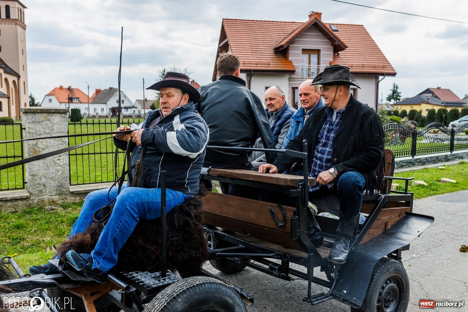 Zdjęcie w galerii na portalu naszraciborz.pl: Wielkanocna procesja konna w parafii Zawada Książęca [FOTO i WIDEO] wiadomości z regionu