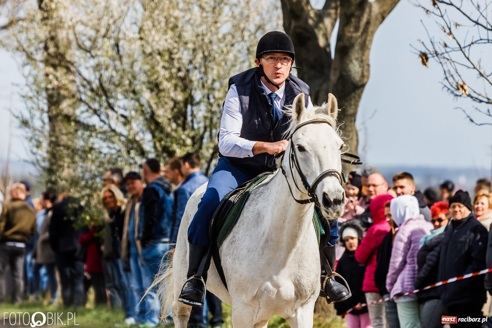 Zdjęcie w galerii na portalu naszraciborz.pl: Sudolskie ściganie na koniec rajtowania. Doszło do upadku [FOTO i WIDEO] wiadomości z regionu