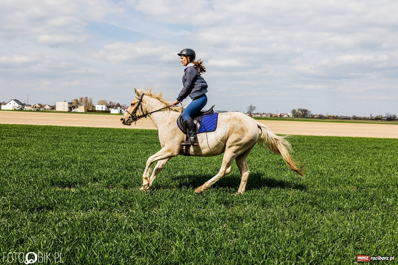 Zdjęcie w galerii na portalu naszraciborz.pl: Sudolskie ściganie na koniec rajtowania. Doszło do upadku [FOTO i WIDEO] wiadomości z regionu