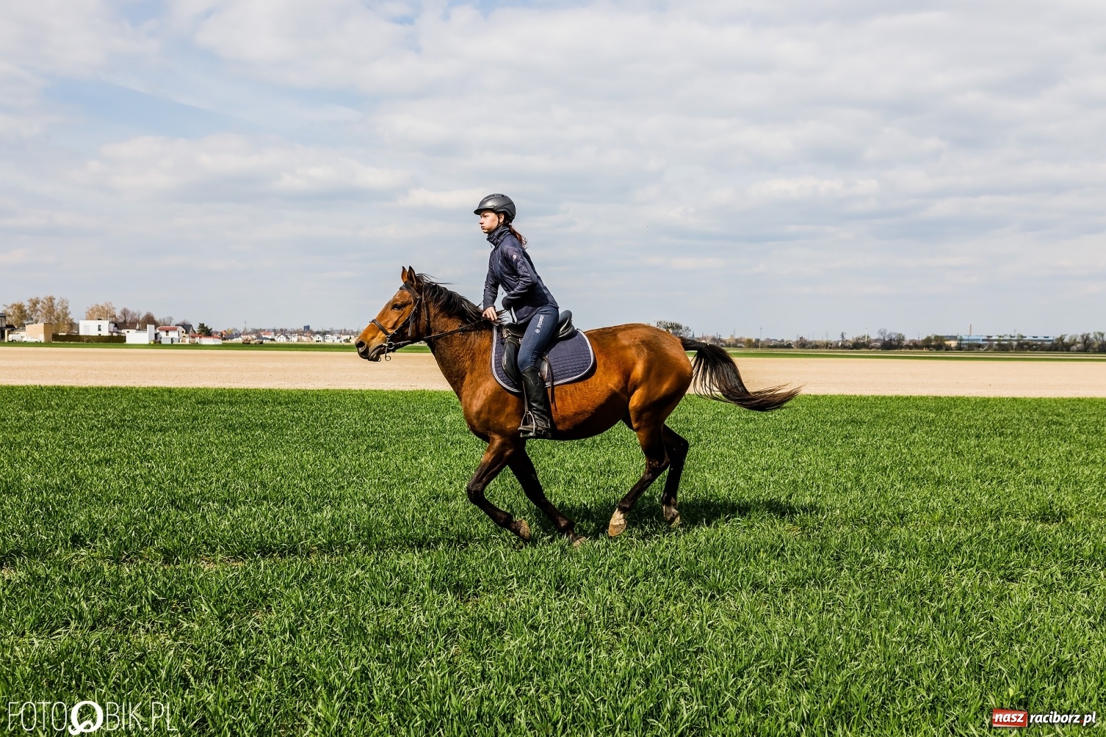 Zdjęcie w galerii na portalu naszraciborz.pl: Sudolskie ściganie na koniec rajtowania. Doszło do upadku [FOTO i WIDEO] wiadomości z regionu