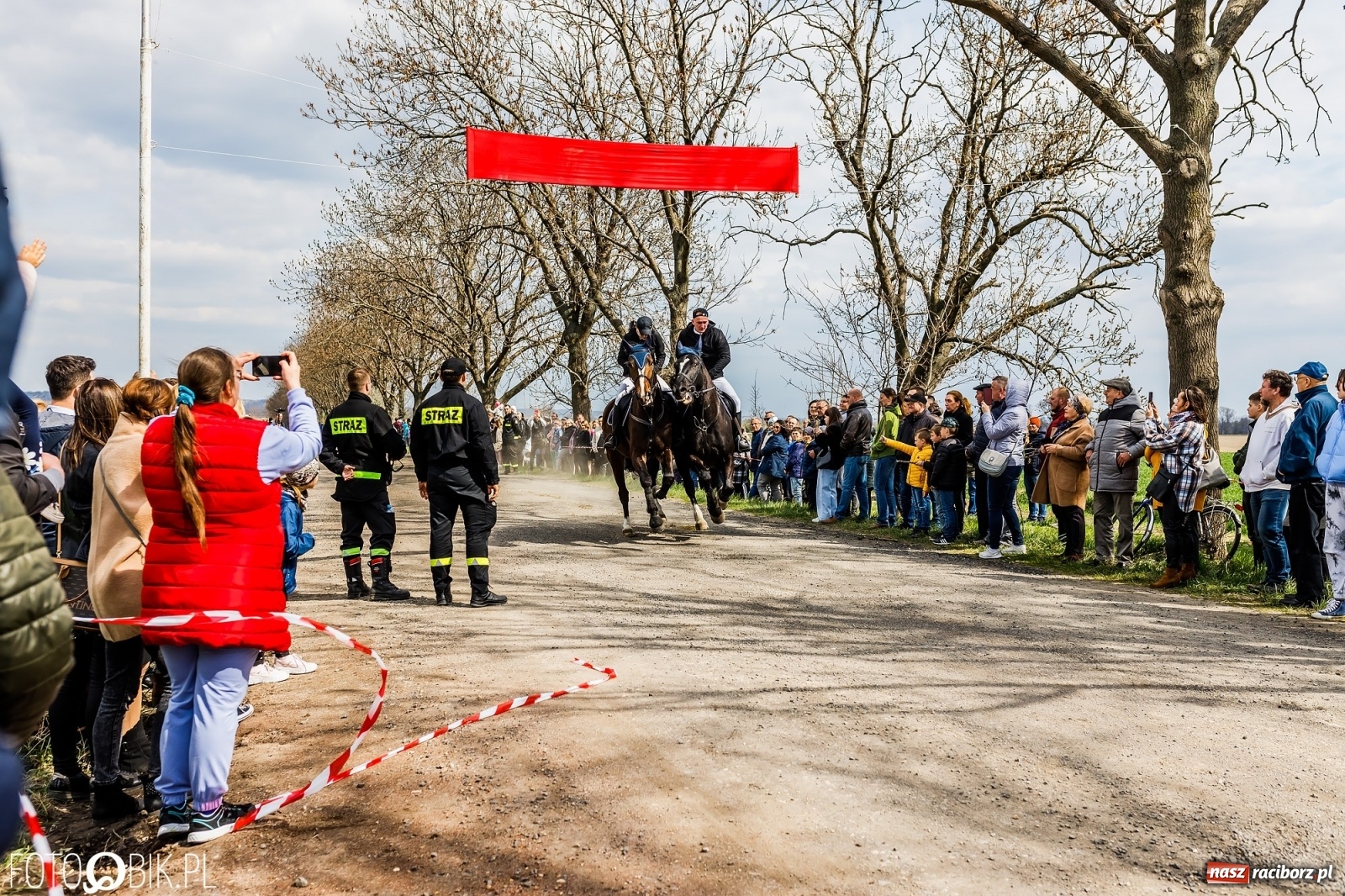 Zdjęcie w galerii na portalu naszraciborz.pl: Sudolskie ściganie na koniec rajtowania. Doszło do upadku [FOTO i WIDEO] wiadomości z regionu