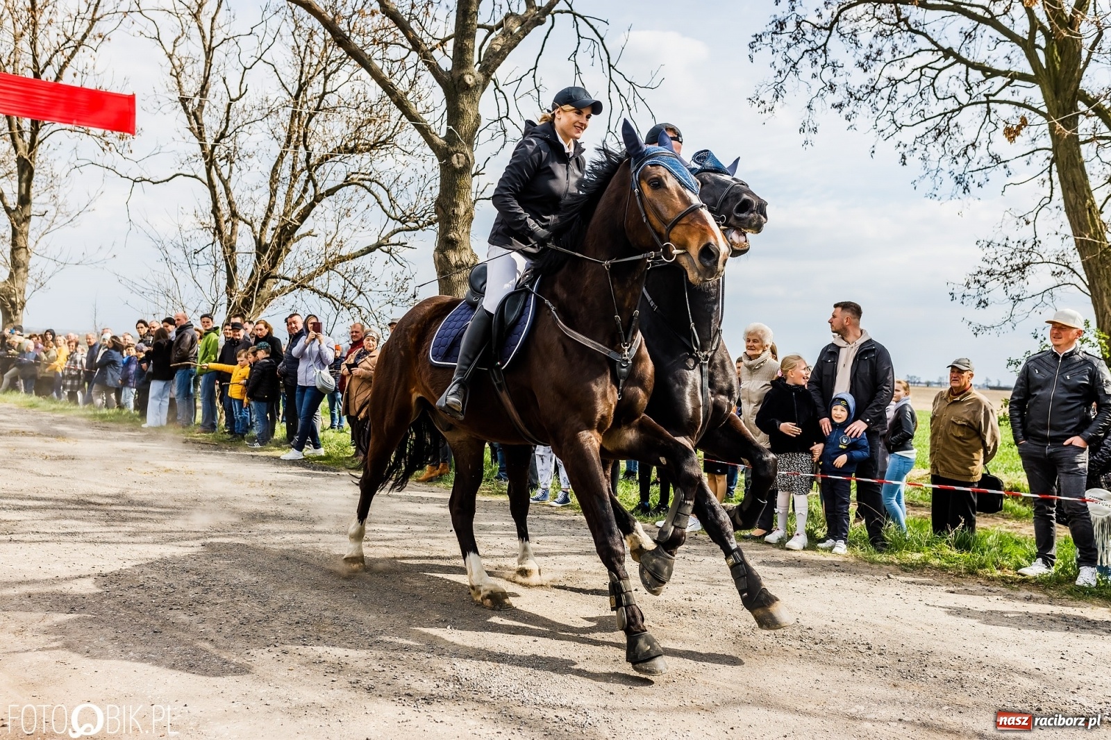 Zdjęcie w galerii na portalu naszraciborz.pl: Sudolskie ściganie na koniec rajtowania. Doszło do upadku [FOTO i WIDEO] wiadomości z regionu