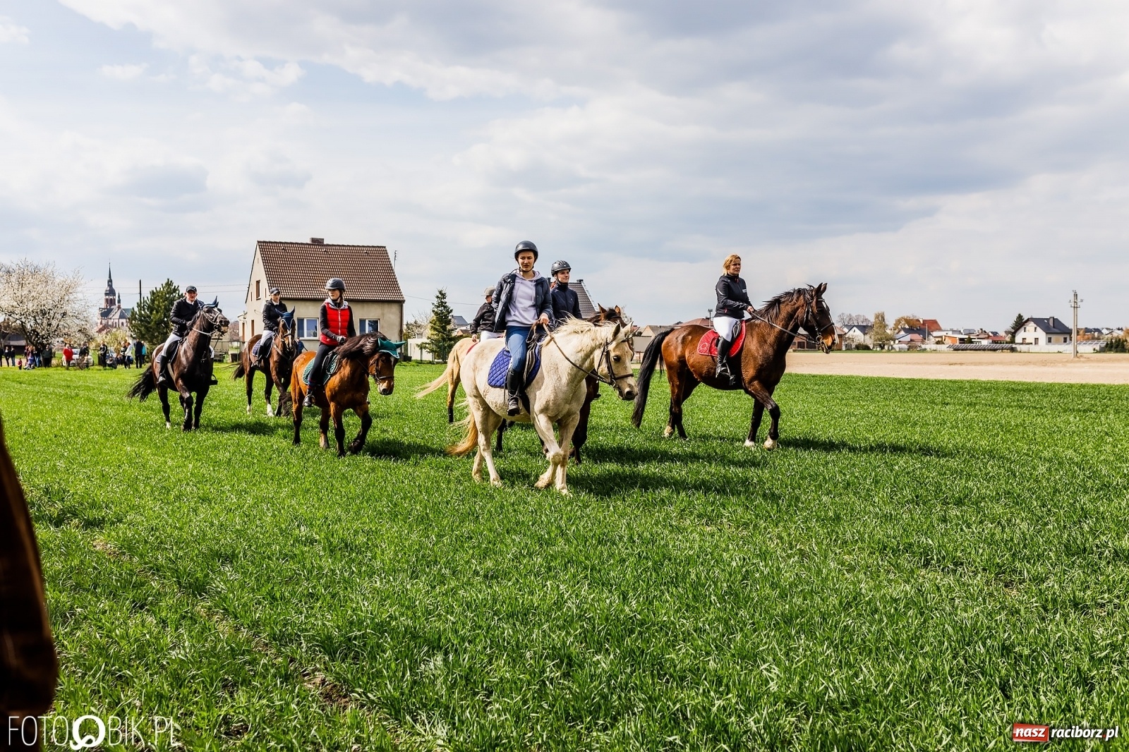 Zdjęcie w galerii na portalu naszraciborz.pl: Sudolskie ściganie na koniec rajtowania. Doszło do upadku [FOTO i WIDEO] wiadomości z regionu
