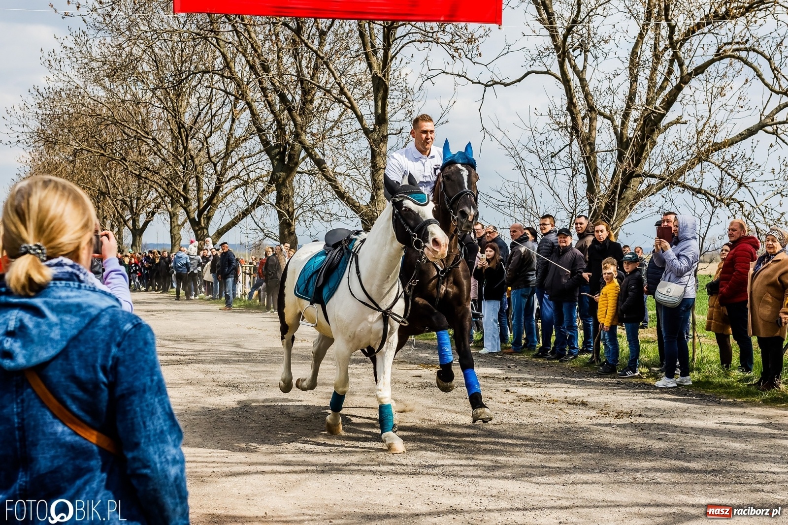Zdjęcie w galerii na portalu naszraciborz.pl: Sudolskie ściganie na koniec rajtowania. Doszło do upadku [FOTO i WIDEO] wiadomości z regionu