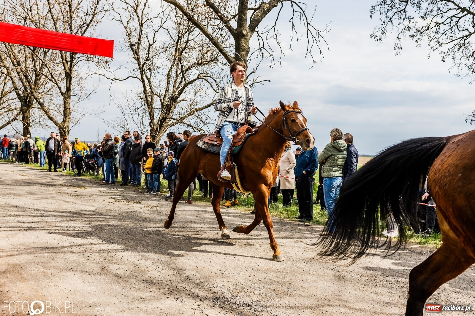 Zdjęcie w galerii na portalu naszraciborz.pl: Sudolskie ściganie na koniec rajtowania. Doszło do upadku [FOTO i WIDEO] wiadomości z regionu