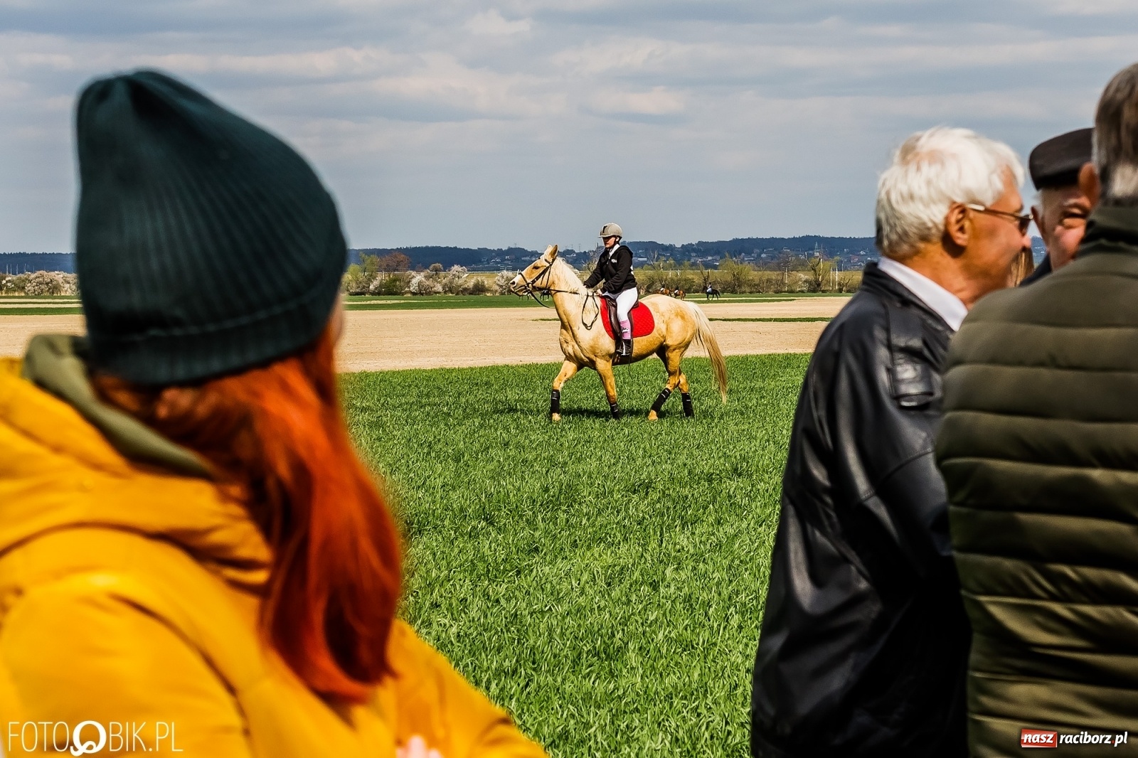 Zdjęcie w galerii na portalu naszraciborz.pl: Sudolskie ściganie na koniec rajtowania. Doszło do upadku [FOTO i WIDEO] wiadomości z regionu