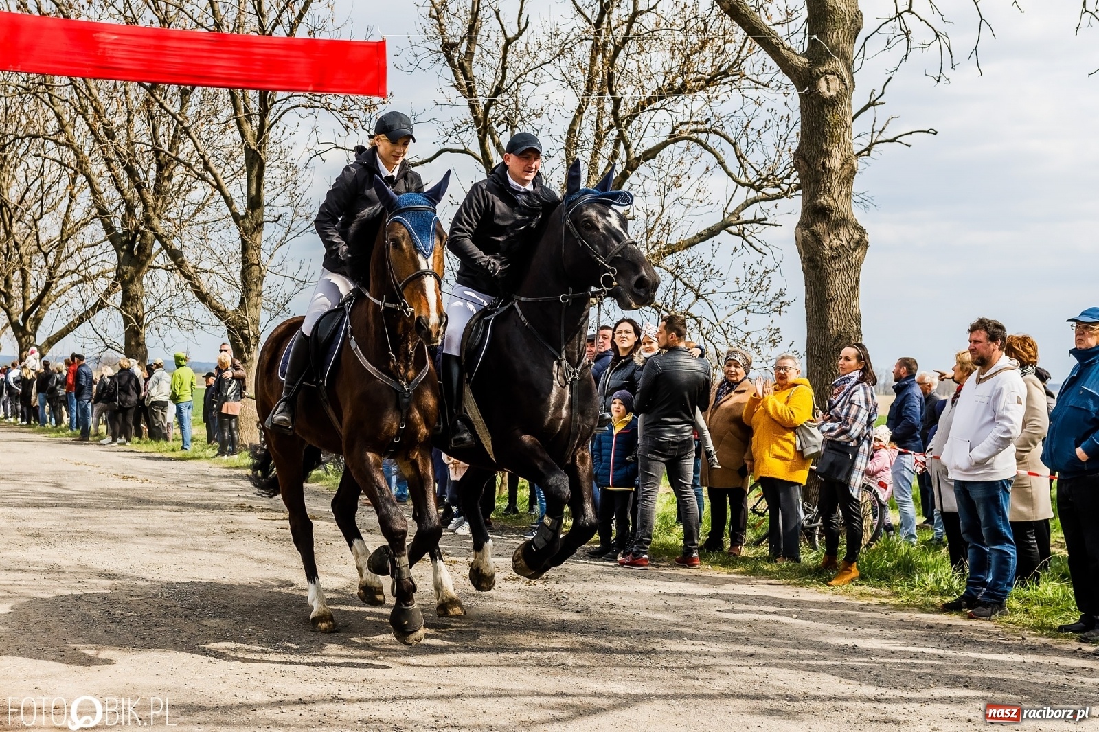 Zdjęcie w galerii na portalu naszraciborz.pl: Sudolskie ściganie na koniec rajtowania. Doszło do upadku [FOTO i WIDEO] wiadomości z regionu