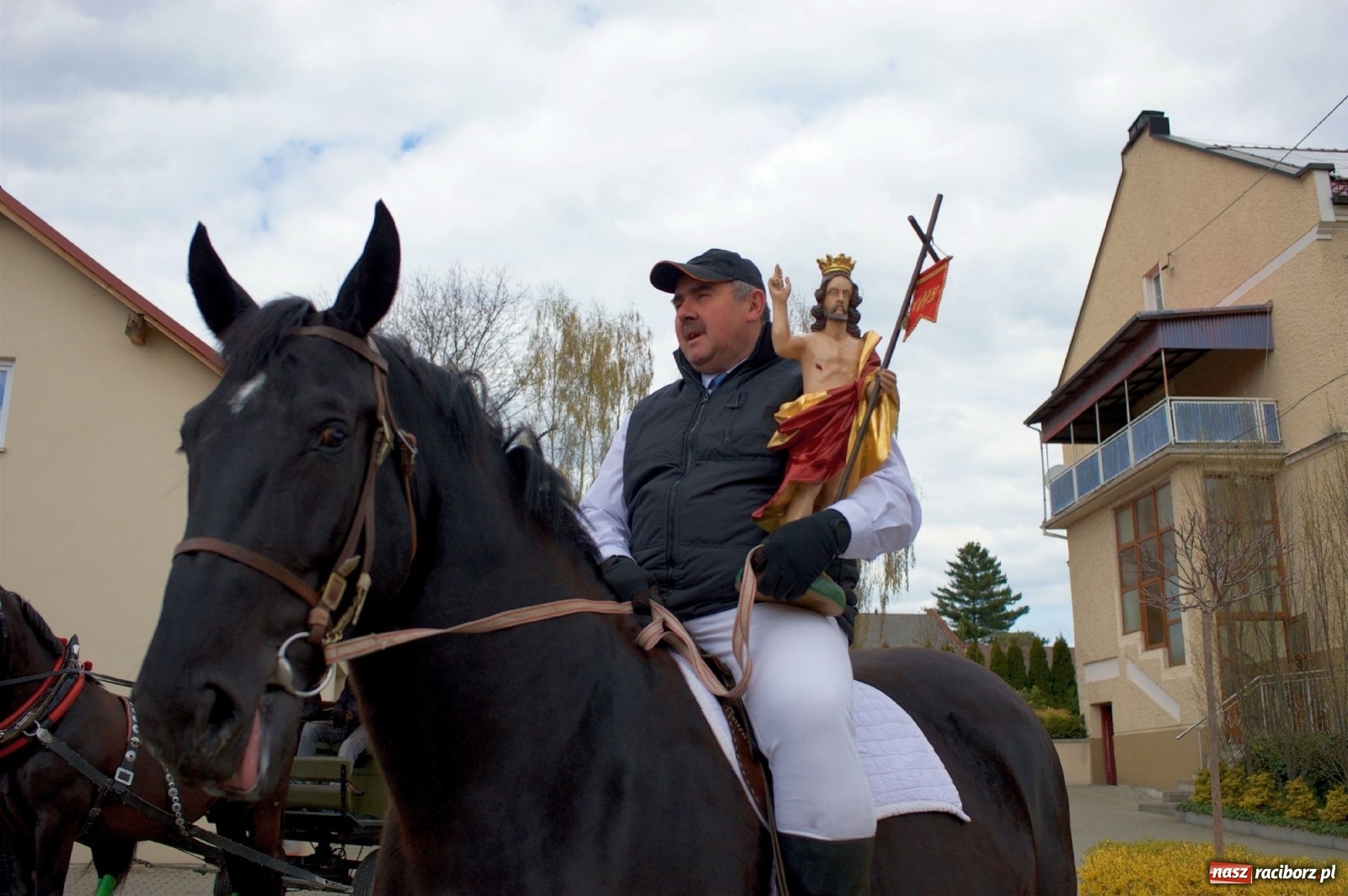 Zdjęcie w galerii na portalu naszraciborz.pl: Procesja konna w Pietrowicach Wielkich [FOTO i WIDEO] wiadomości z regionu