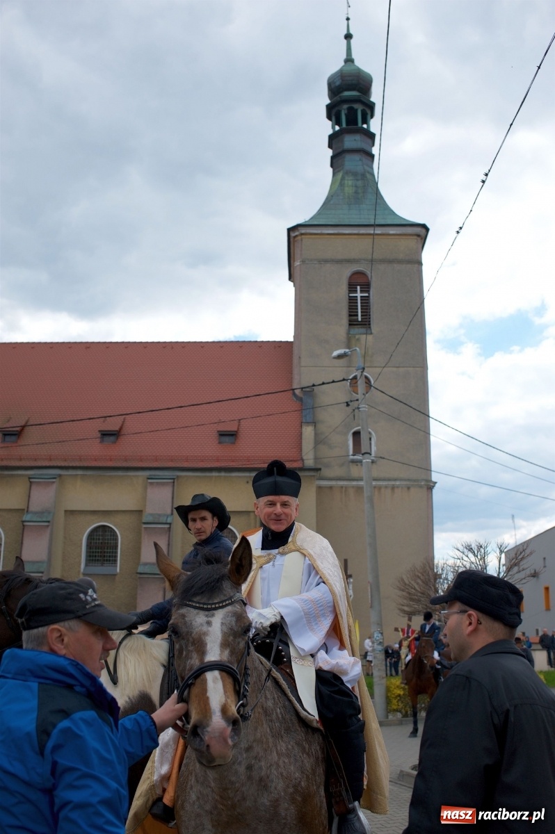 Zdjęcie w galerii na portalu naszraciborz.pl: Procesja konna w Pietrowicach Wielkich [FOTO i WIDEO] wiadomości z regionu