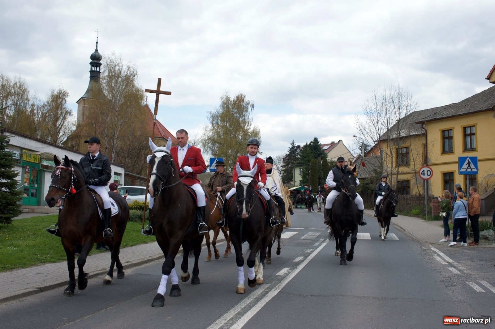 Zdjęcie w galerii na portalu naszraciborz.pl: Procesja konna w Pietrowicach Wielkich [FOTO i WIDEO] wiadomości z regionu