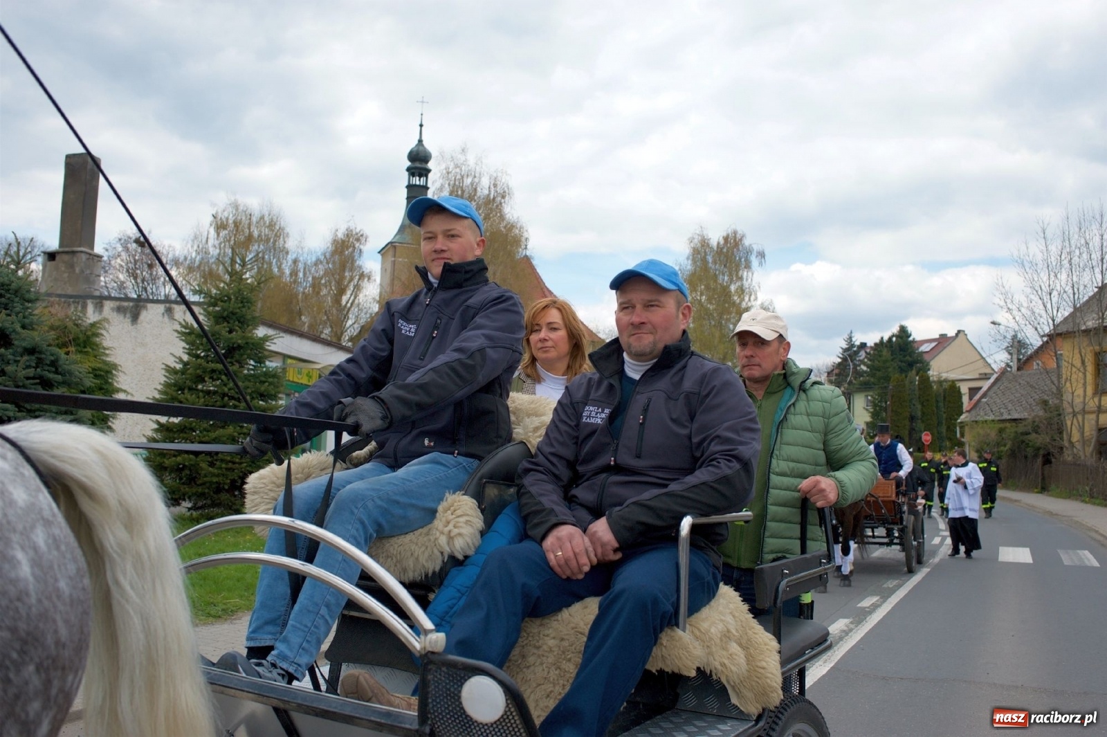 Zdjęcie w galerii na portalu naszraciborz.pl: Procesja konna w Pietrowicach Wielkich [FOTO i WIDEO] wiadomości z regionu