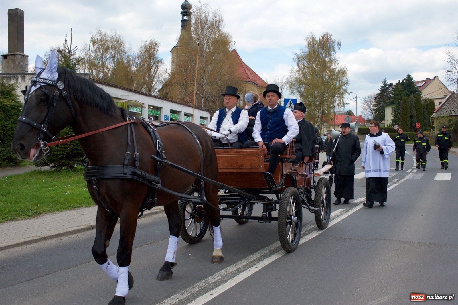 Zdjęcie w galerii na portalu naszraciborz.pl: Procesja konna w Pietrowicach Wielkich [FOTO i WIDEO] wiadomości z regionu