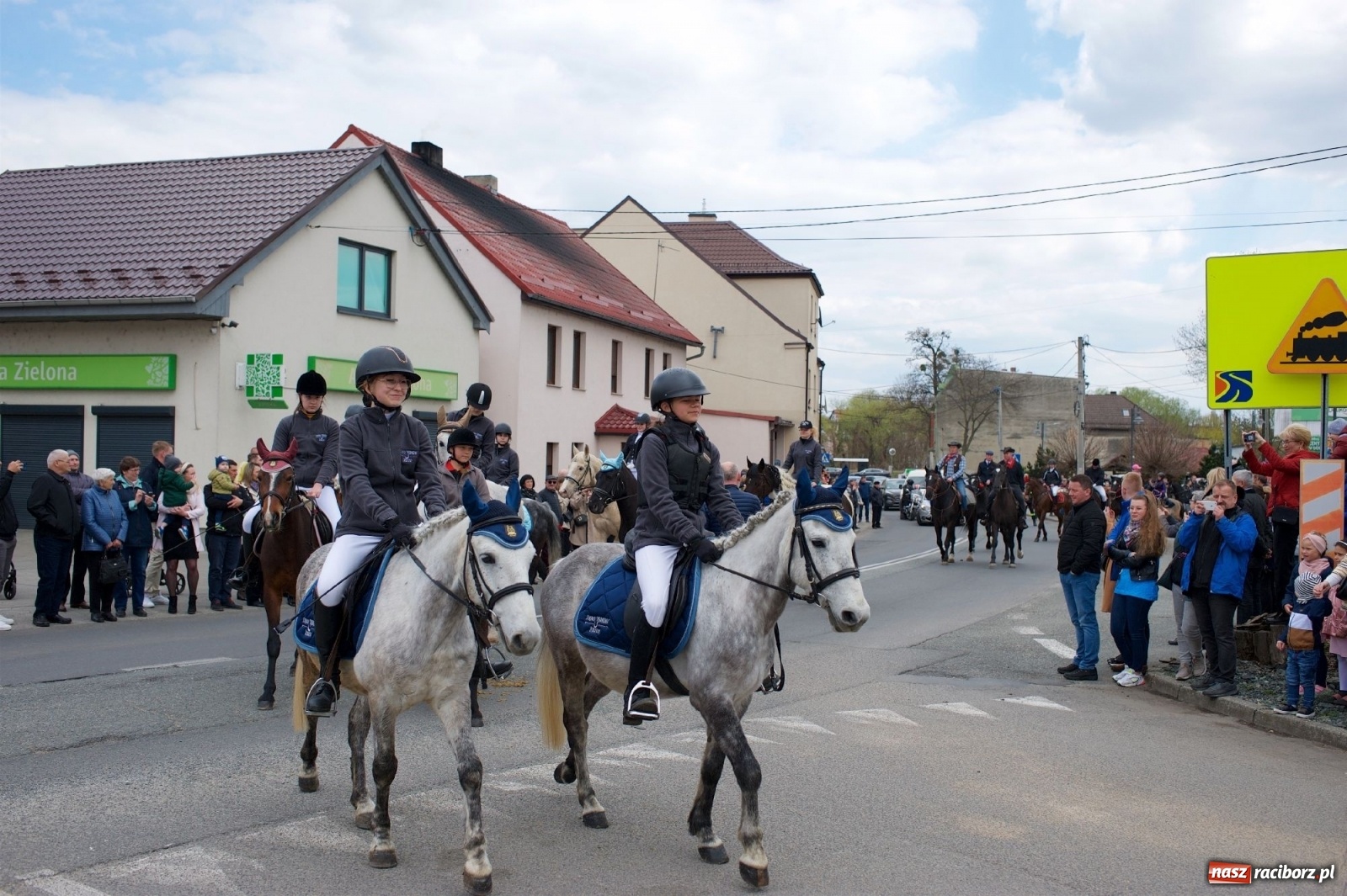 Zdjęcie w galerii na portalu naszraciborz.pl: Procesja konna w Pietrowicach Wielkich [FOTO i WIDEO] wiadomości z regionu