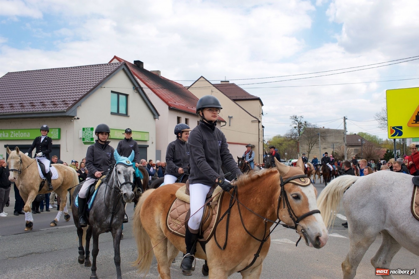 Zdjęcie w galerii na portalu naszraciborz.pl: Procesja konna w Pietrowicach Wielkich [FOTO i WIDEO] wiadomości z regionu