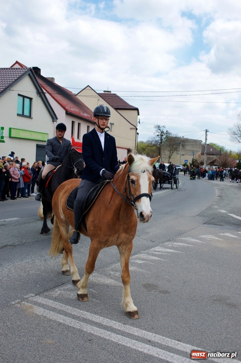 Zdjęcie w galerii na portalu naszraciborz.pl: Procesja konna w Pietrowicach Wielkich [FOTO i WIDEO] wiadomości z regionu