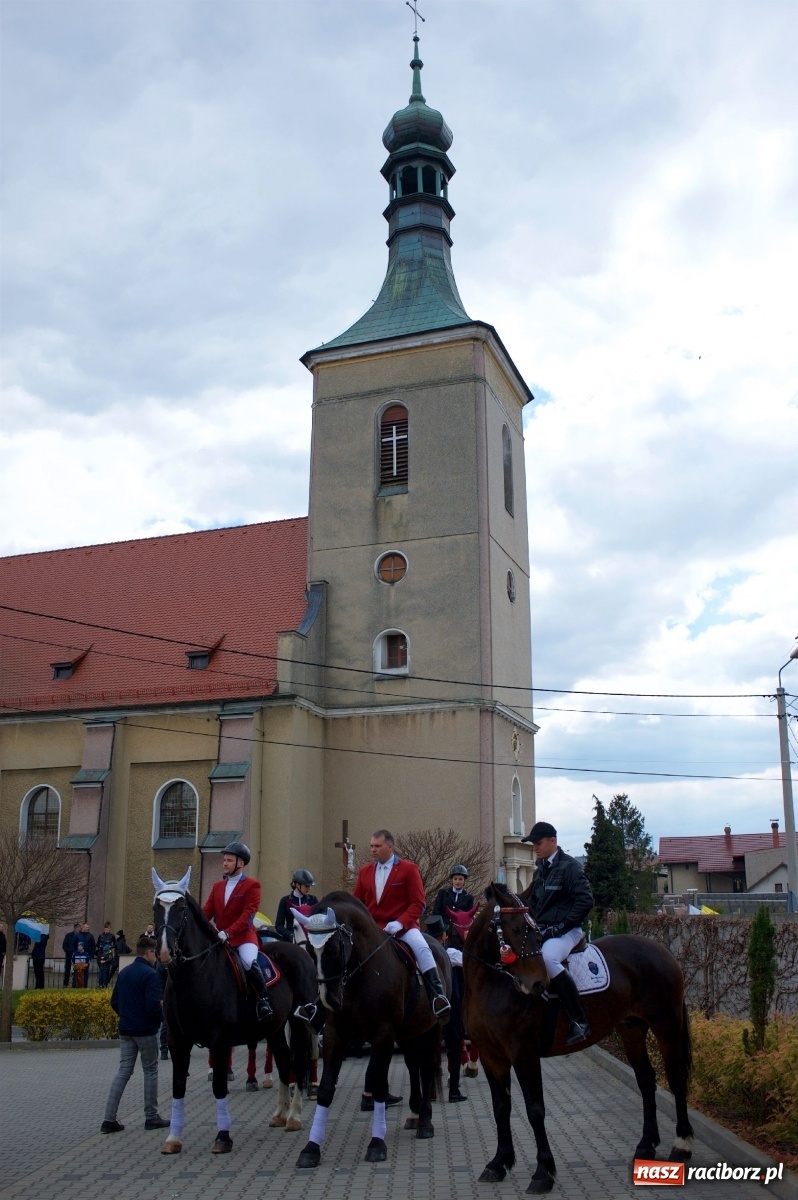 Zdjęcie w galerii na portalu naszraciborz.pl: Procesja konna w Pietrowicach Wielkich [FOTO i WIDEO] wiadomości z regionu