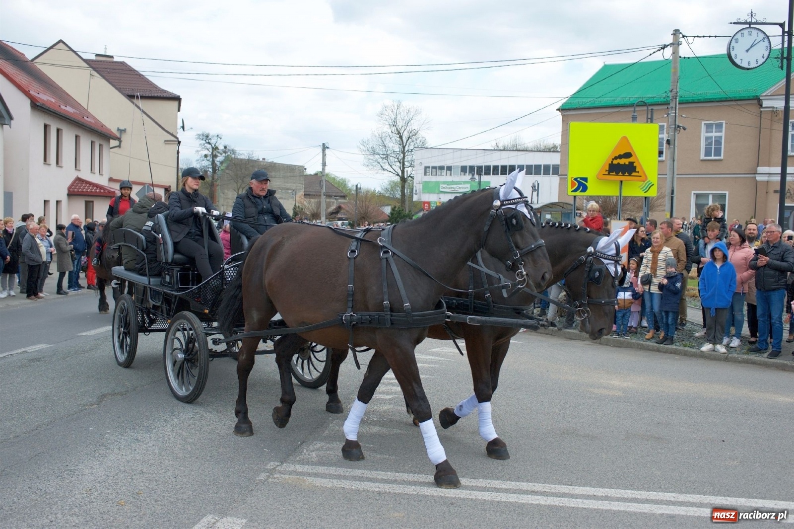 Zdjęcie w galerii na portalu naszraciborz.pl: Procesja konna w Pietrowicach Wielkich [FOTO i WIDEO] wiadomości z regionu