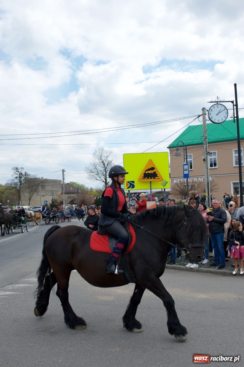 Zdjęcie w galerii na portalu naszraciborz.pl: Procesja konna w Pietrowicach Wielkich [FOTO i WIDEO] wiadomości z regionu