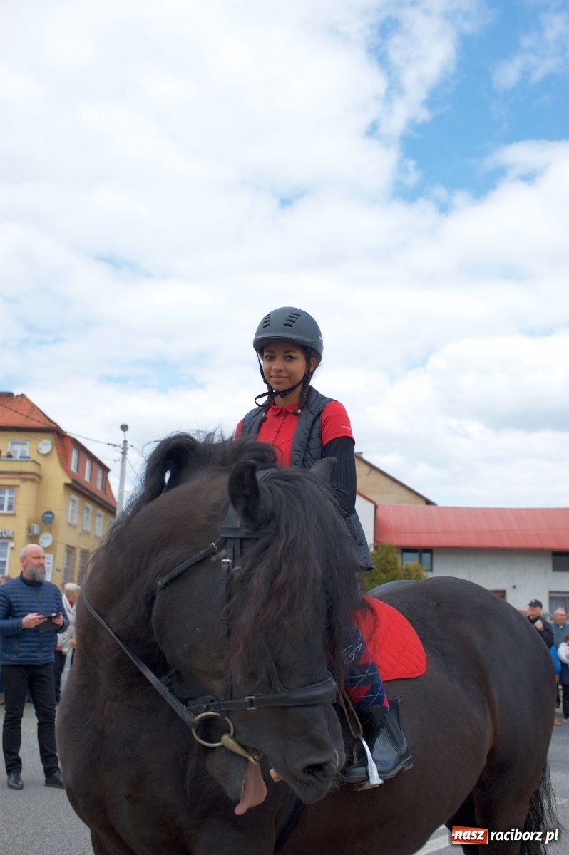 Zdjęcie w galerii na portalu naszraciborz.pl: Procesja konna w Pietrowicach Wielkich [FOTO i WIDEO] wiadomości z regionu