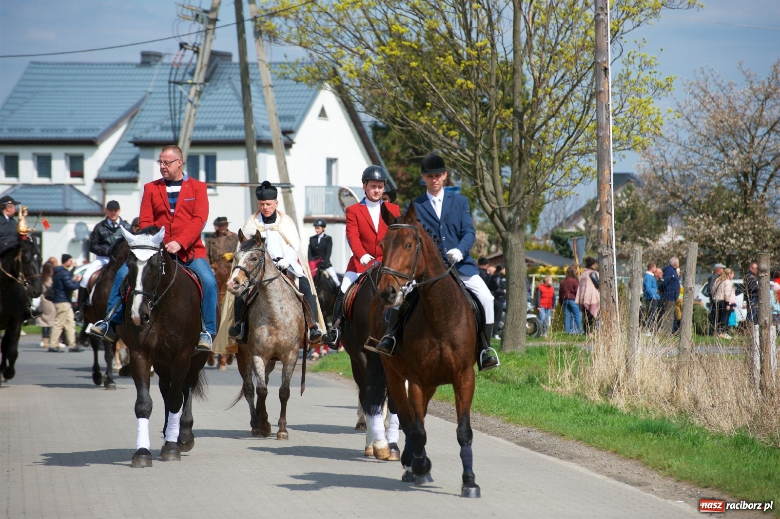Zdjęcie w galerii na portalu naszraciborz.pl: Procesja konna w Pietrowicach Wielkich [FOTO i WIDEO] wiadomości z regionu