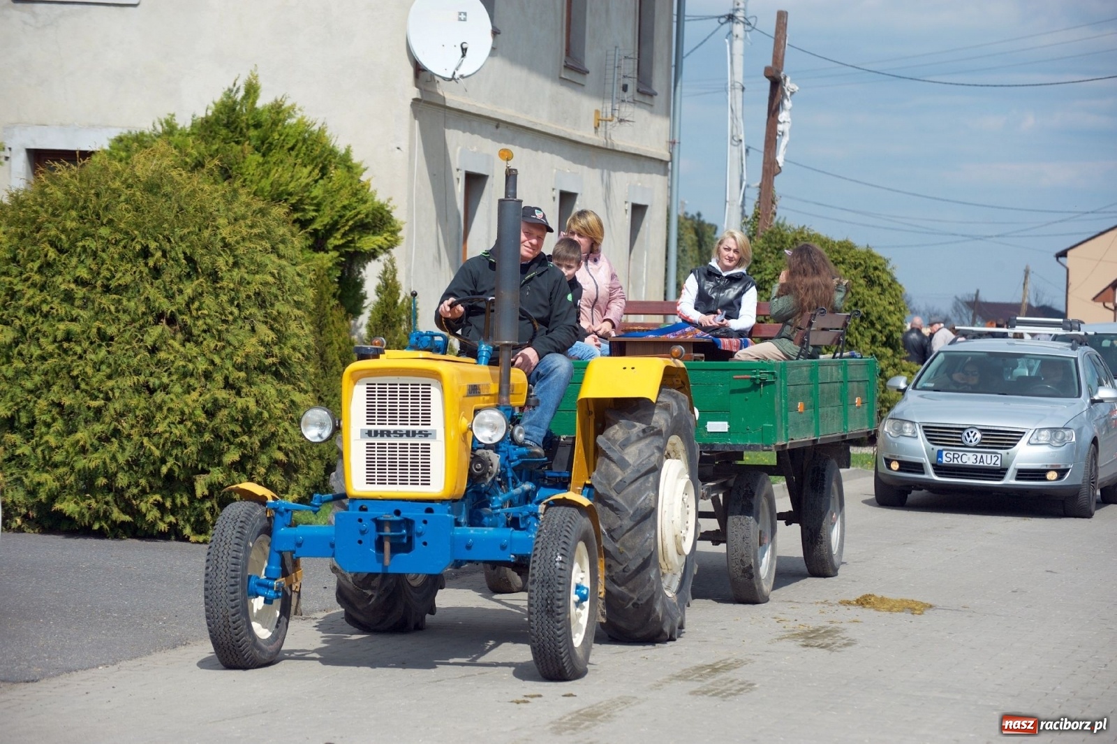 Zdjęcie w galerii na portalu naszraciborz.pl: Procesja konna w Pietrowicach Wielkich [FOTO i WIDEO] wiadomości z regionu