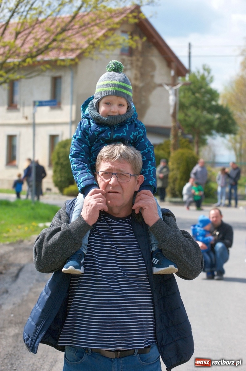Zdjęcie w galerii na portalu naszraciborz.pl: Procesja konna w Pietrowicach Wielkich [FOTO i WIDEO] wiadomości z regionu