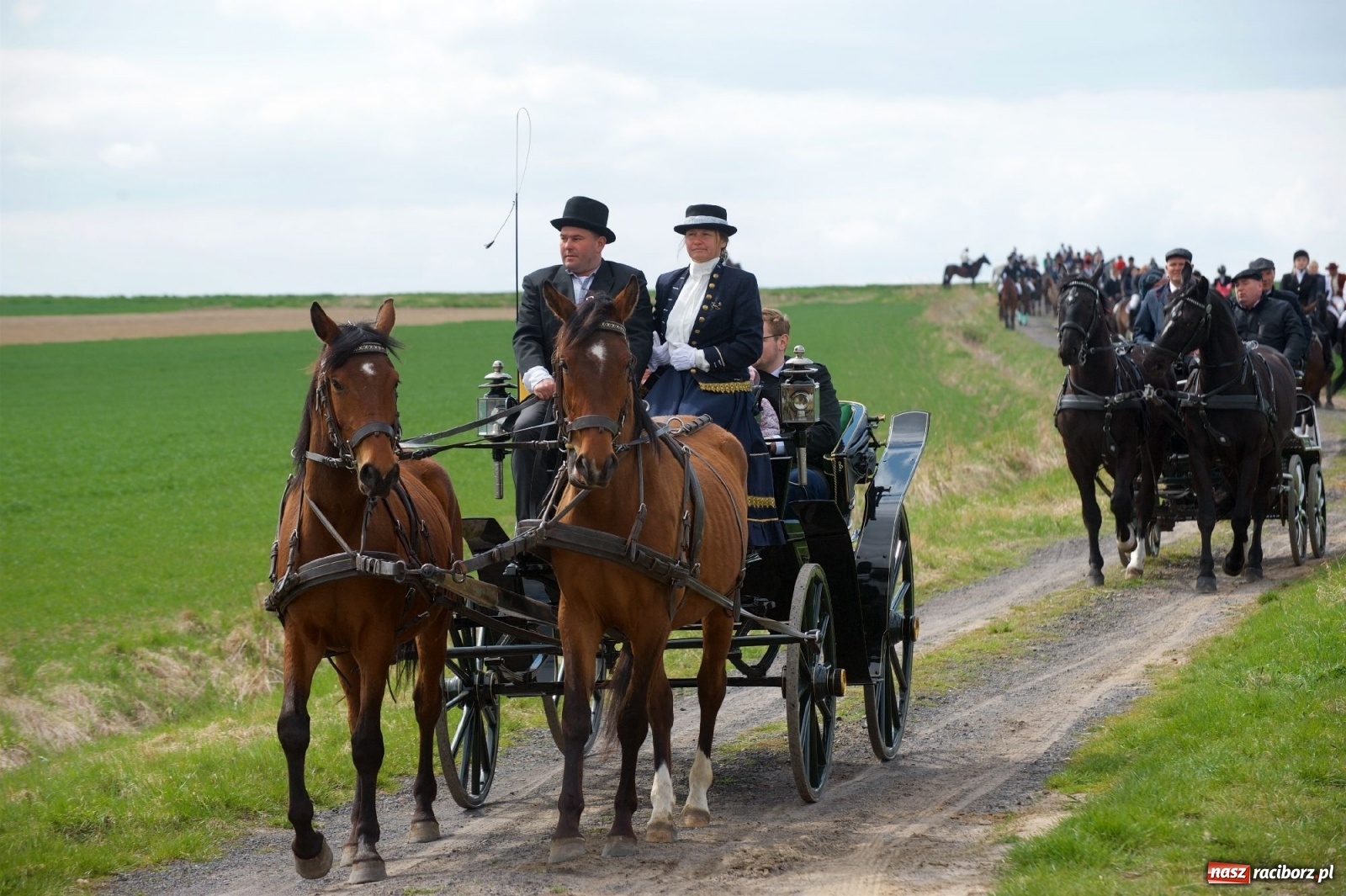 Zdjęcie w galerii na portalu naszraciborz.pl: Procesja konna w Bieńkowicach [FOTO i WIDEO] wiadomości z regionu