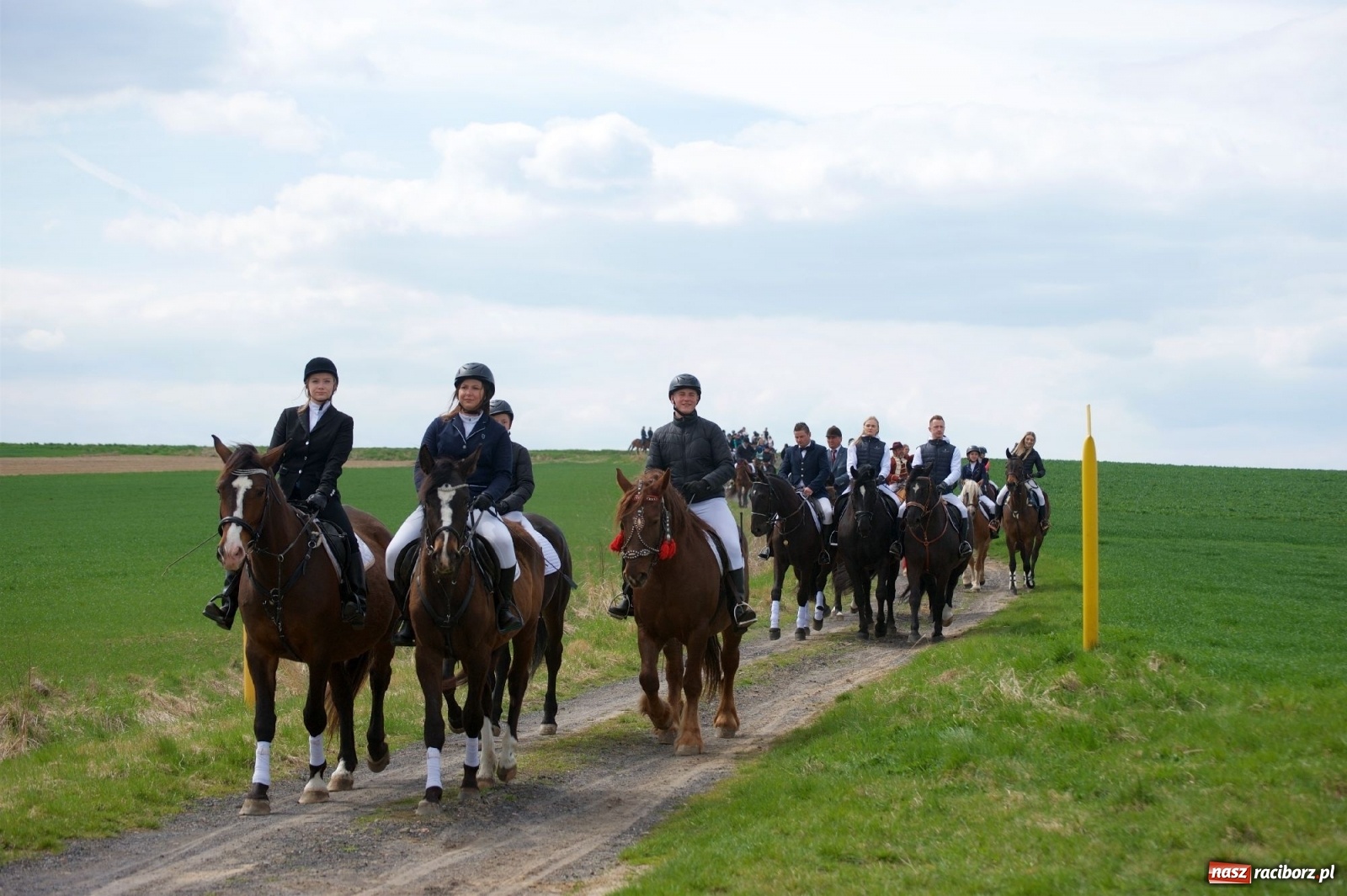 Zdjęcie w galerii na portalu naszraciborz.pl: Procesja konna w Bieńkowicach [FOTO i WIDEO] wiadomości z regionu