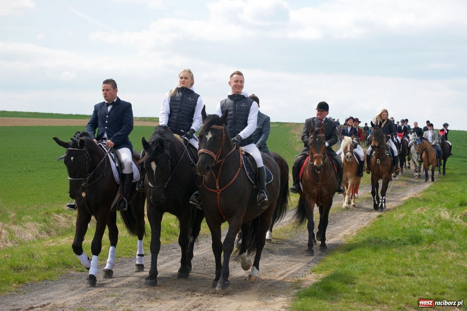 Zdjęcie w galerii na portalu naszraciborz.pl: Procesja konna w Bieńkowicach [FOTO i WIDEO] wiadomości z regionu