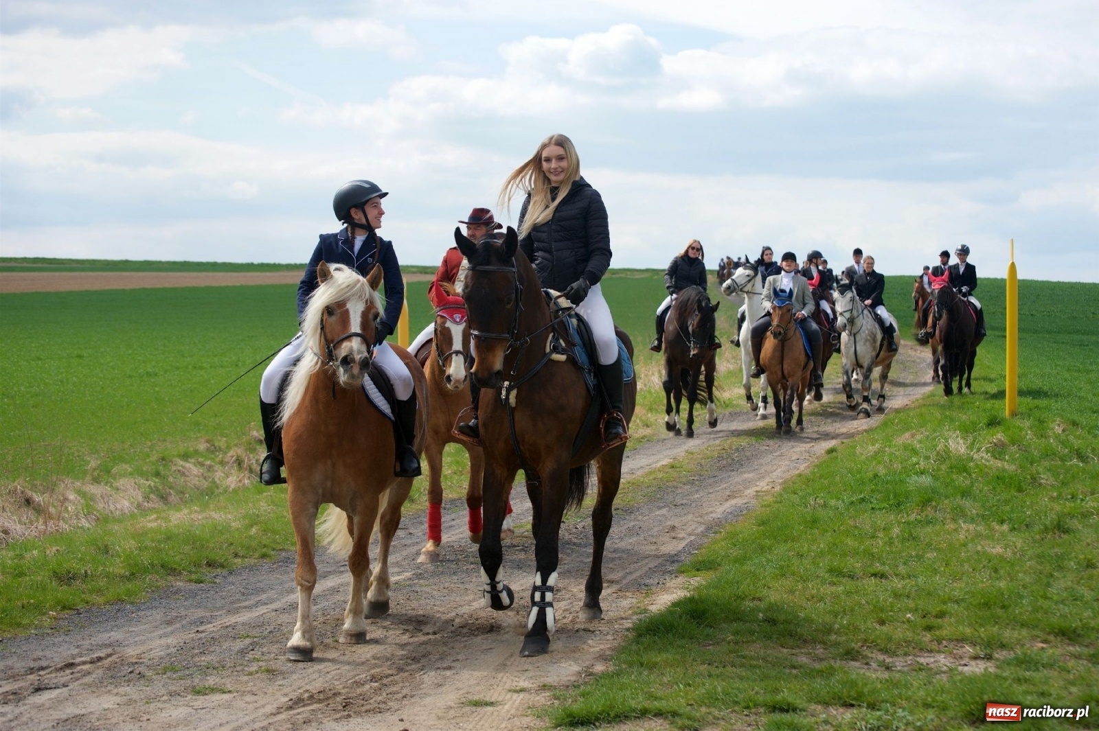 Zdjęcie w galerii na portalu naszraciborz.pl: Procesja konna w Bieńkowicach [FOTO i WIDEO] wiadomości z regionu