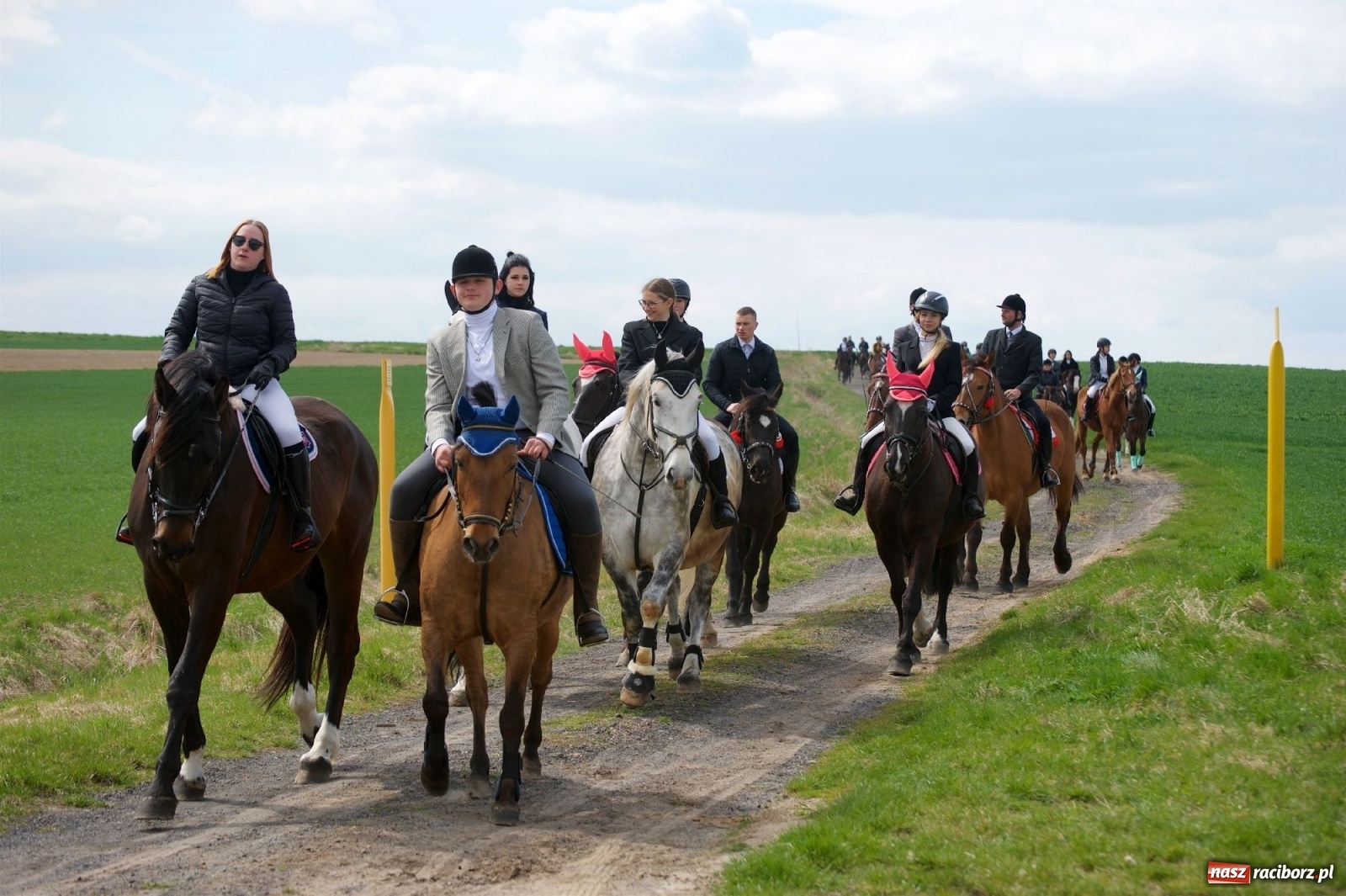 Zdjęcie w galerii na portalu naszraciborz.pl: Procesja konna w Bieńkowicach [FOTO i WIDEO] wiadomości z regionu