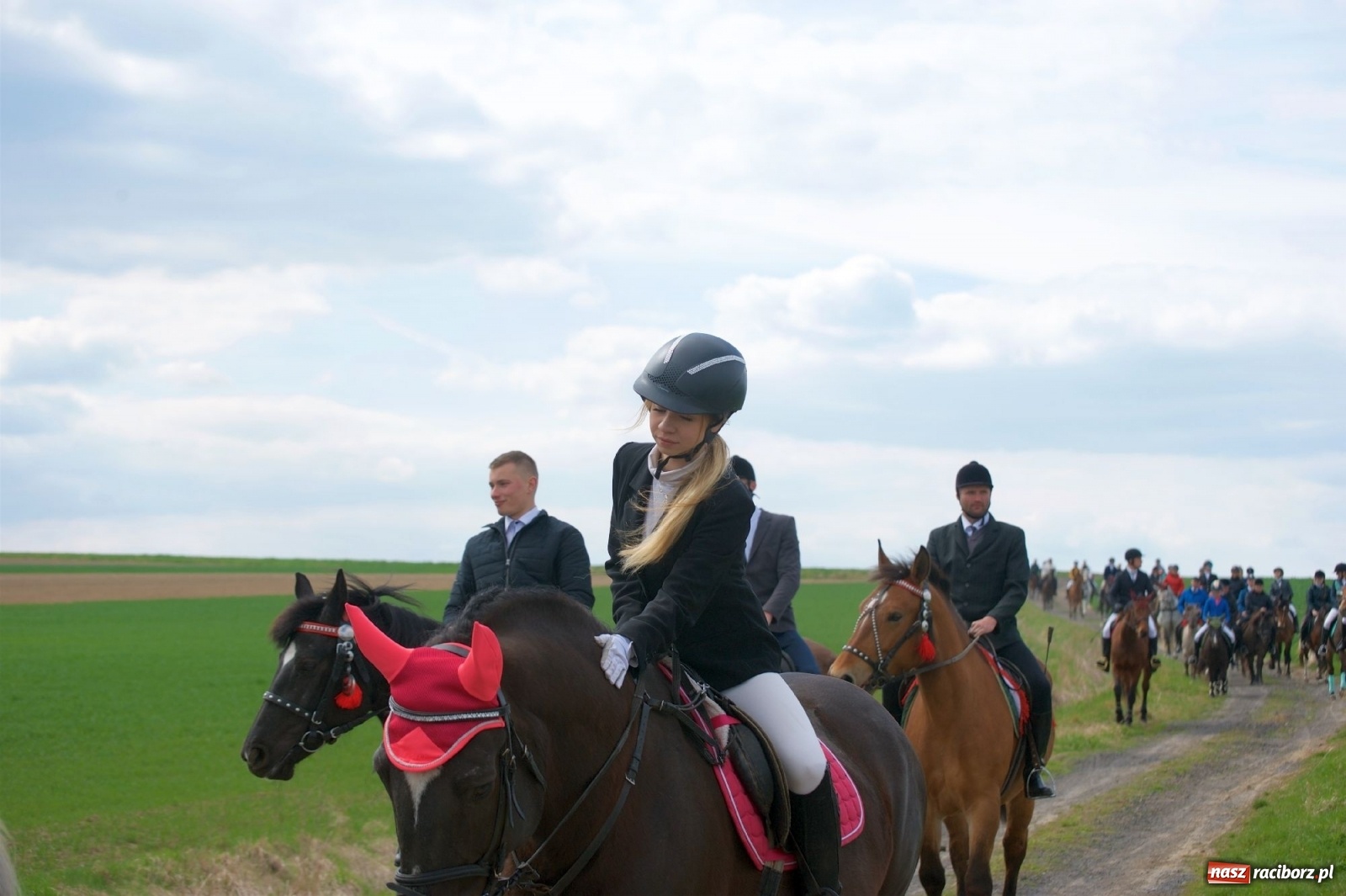 Zdjęcie w galerii na portalu naszraciborz.pl: Procesja konna w Bieńkowicach [FOTO i WIDEO] wiadomości z regionu